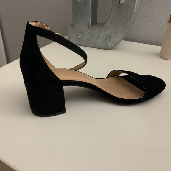 Short black heels - Picture 1 of 5